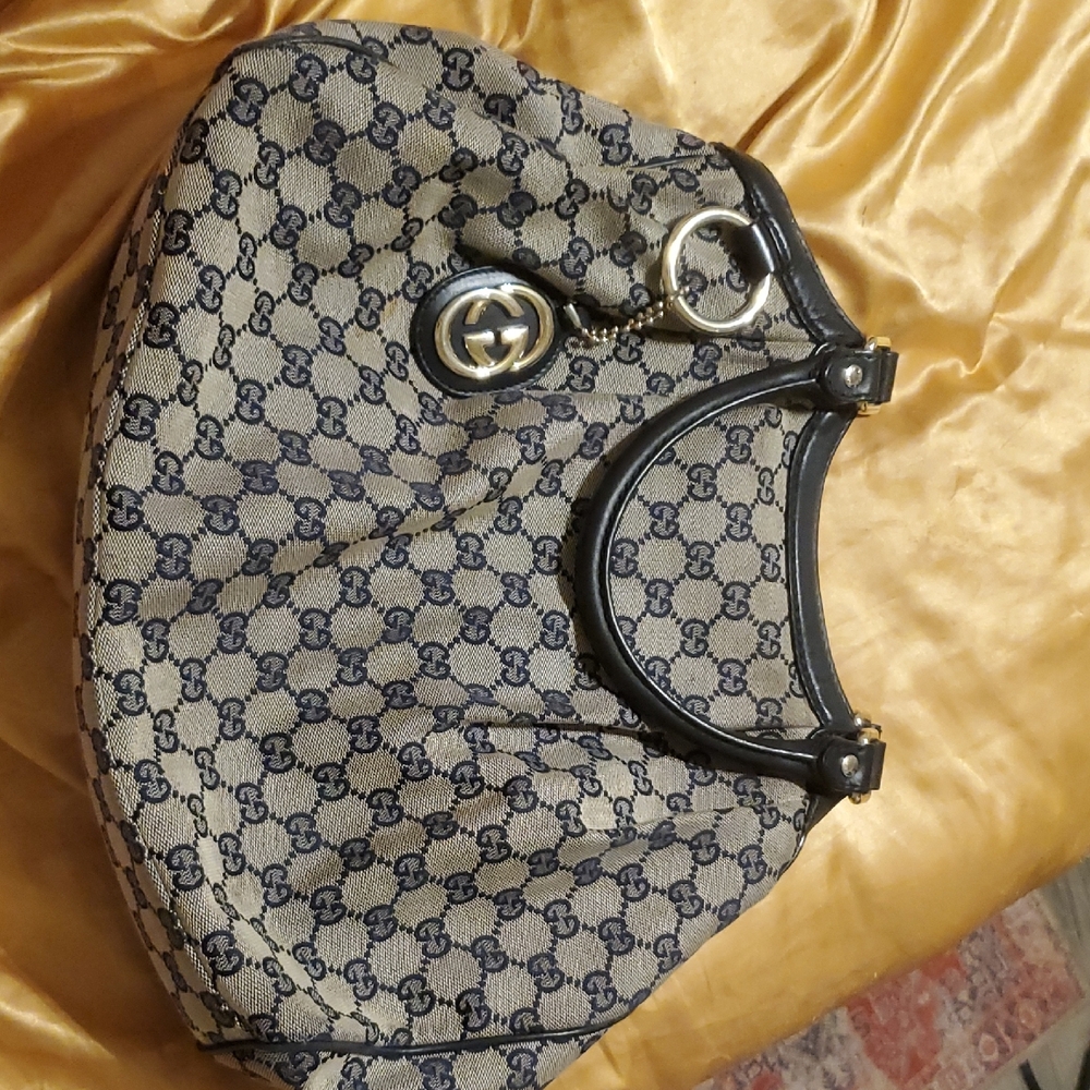 Gucci Cream and Black Shoulder Bag with Iconic Design